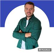 Atento, amable, trabajador, divertido, paciente, creativo, motivado, innovador